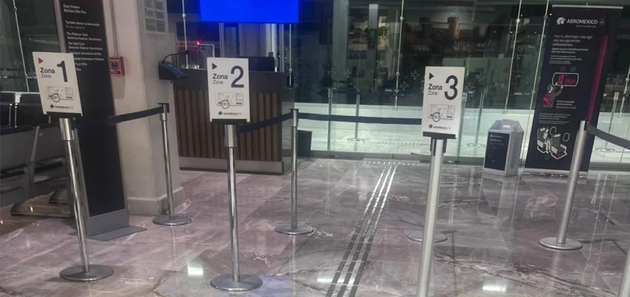 Piso podotáctil de acero inoxidable