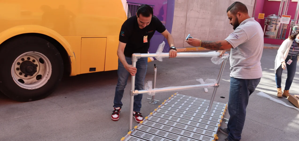 Rampa portatil con sistema de apoyo y sujeción