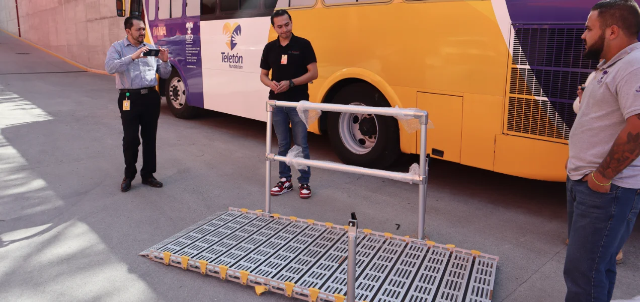 Rampa portatil con sistema de apoyo y sujeción