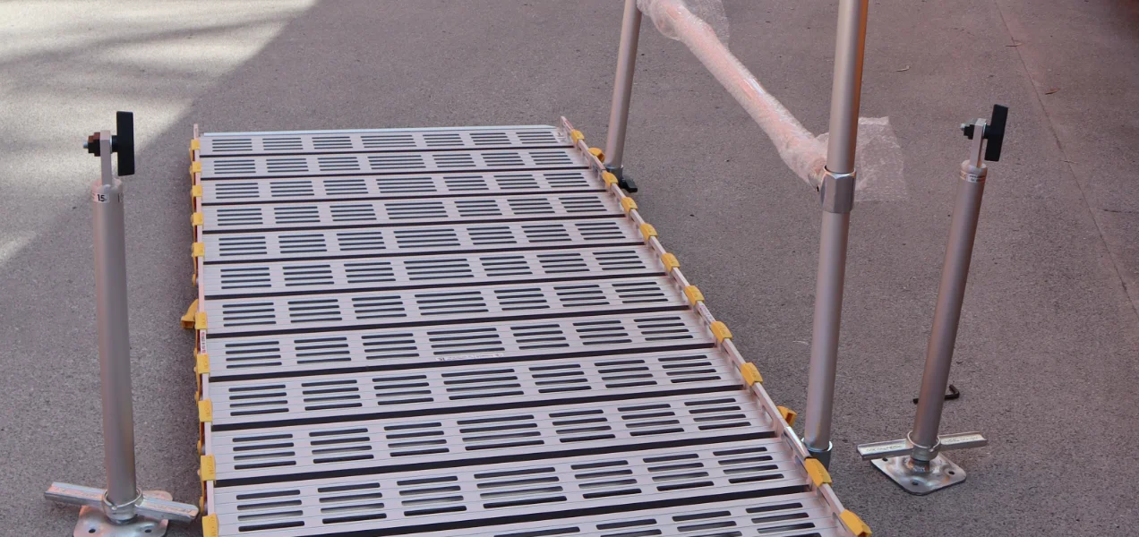 Rampa portatil con sistema de apoyo y sujeción